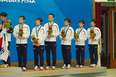 アジア大会表彰式に臨む日本チーム