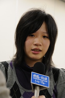 インタビューを受ける謝依旻女流本因坊