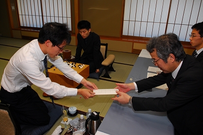 Meijin Title 2009, game 1, day 1