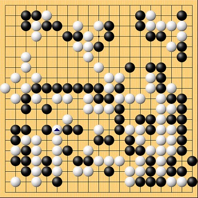 【名人戦第3局終局の場面】　白：井山裕太名人　黒：高尾紳路九段　黒5目半勝ち