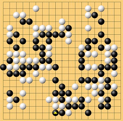 【新人王戦第1局終局の場面】　黒：三谷哲也六段　白：白石勇一三段　黒中押し勝ち 