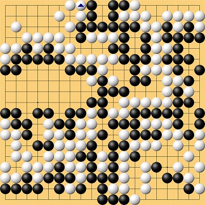 【新人王戦第2局終局の場面】　黒：白石勇一三段　白：三谷哲也六段　黒3目半勝ち 