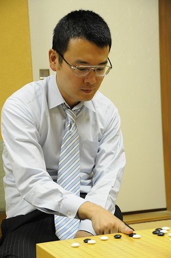 8月20日に本因坊リーグ入りを決めた結城聡九段