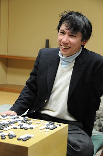 棋聖リーグ入りを決めた王銘エン九段