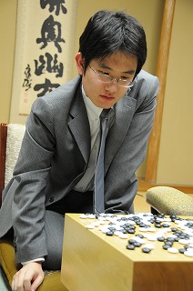 通算700勝を達成した山下敬吾棋聖