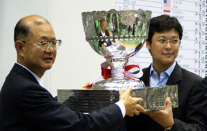 From left to right:Seijiro Adachi and Yuiqing Hu