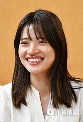 藤沢里菜六段